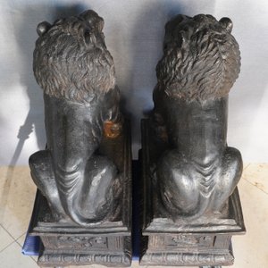 Une paire de grands modèles de lions en fer de fonte, marque et époque de Ming — photo 10