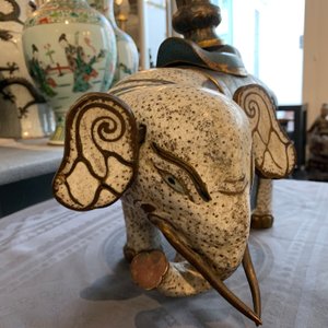 Une paire de grands modèles d'éléphants en émaux cloisonnés, Chine, 19ème — photo 12