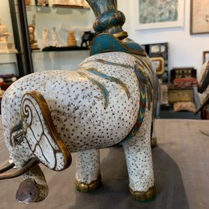 Une paire de grands modèles d'éléphants en émaux cloisonnés, Chine, 19ème — photo 18