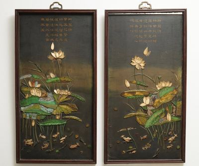 Une paire de grands panneaux en bois laqué incrusté d'ivoire avec des poèmes, Chine, Qianlong