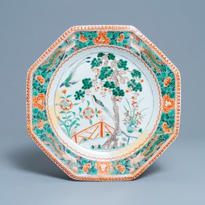 Une paire de grands plats de forme octagonale en porcelaine de Chine famille verte, Kangxi — photo 2