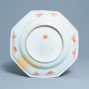 Une paire de grands plats de forme octagonale en porcelaine de Chine famille verte, Kangxi — photo 5