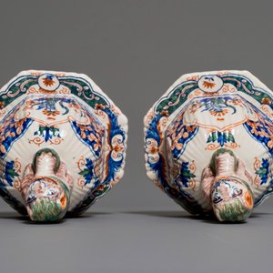 Une paire de grands vases couverts en faïence dans le style de Delft palette cachemire, France, 19ème — photo 8
