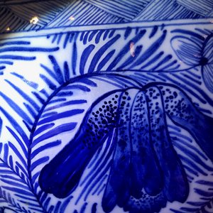 Une paire de grands vases couverts en faïence de Delft bleu et blanc, 18ème — photo 19