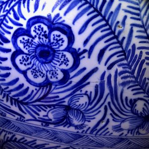 Une paire de grands vases couverts en faïence de Delft bleu et blanc, 18ème — photo 23
