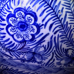 Une paire de grands vases couverts en faïence de Delft bleu et blanc, 18ème — photo 24