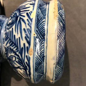 Une paire de grands vases couverts en faïence de Delft bleu et blanc, 18ème — photo 42