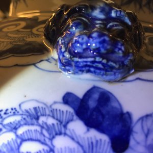 Une paire de grands vases couverts en porcelaine de Chine bleu et blanc, 19ème — photo 11