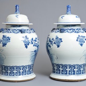 Une paire de grands vases couverts en porcelaine de Chine bleu et blanc, 19ème — photo 4
