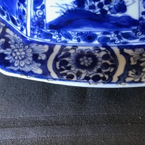 Une paire de grands vases couverts en porcelaine de Chine bleu et blanc, Kangxi — photo 11