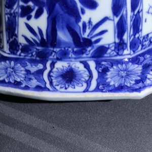 Une paire de grands vases couverts en porcelaine de Chine bleu et blanc, Kangxi — photo 24