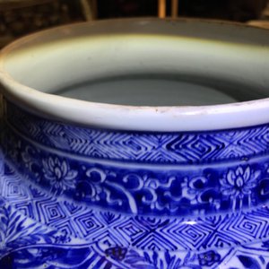 Une paire de grands vases couverts en porcelaine de Chine bleu et blanc, Kangxi — photo 35