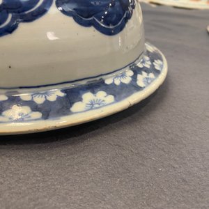 Une paire de grands vases couverts en porcelaine de Chine en bleu et blanc, 19ème — photo 14
