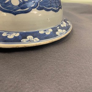 Une paire de grands vases couverts en porcelaine de Chine en bleu et blanc, 19ème — photo 21
