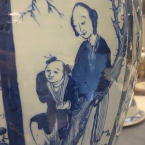 Une paire de grands vases couverts en porcelaine de Chine en bleu et blanc, 19ème — photo 30