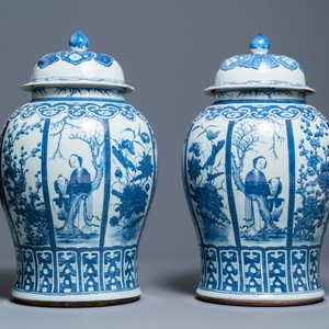 Une paire de grands vases couverts en porcelaine de Chine en bleu et blanc, 19ème — photo 5