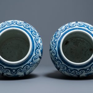 Une paire de grands vases couverts en porcelaine de Chine en bleu et blanc, 19ème — photo 8