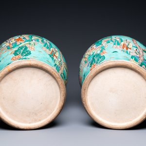 Une paire de grands vases couverts en porcelaine de Chine famille verte à fond turquoise, 19ème — photo 5