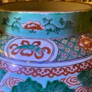 Une paire de grands vases couverts en porcelaine de Chine famille verte à fond turquoise, 19ème — photo 7