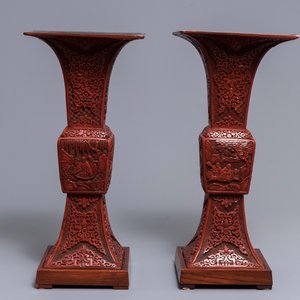 Une paire de grands vases de type 'gu' en laque de Chine, 18/19ème — photo 4
