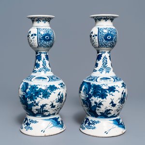 Une paire de grands vases en faïence de Delft bleu et blanc à décor de chinoiserie, début du 18ème — photo 2