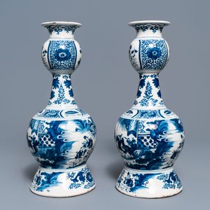 Une paire de grands vases en faïence de Delft bleu et blanc à décor de chinoiserie, début du 18ème — photo 4