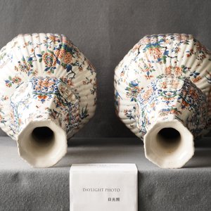Une paire de grands vases en faïence de Delft en palette cachemire, vers 1700 — photo 12