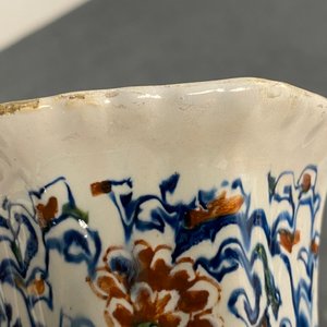 Une paire de grands vases en faïence de Delft en palette cachemire, vers 1700 — photo 14
