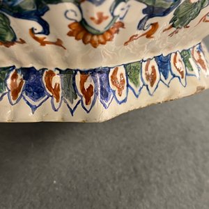 Une paire de grands vases en faïence de Delft en palette cachemire, vers 1700 — photo 17