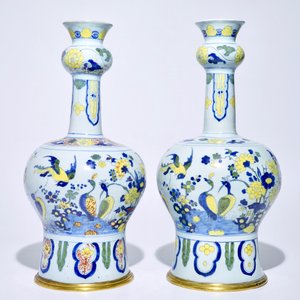 Une paire de grands vases en faïence de Delft polychrome monté en bronze, fin du 17ème — photo 3