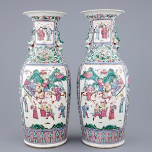 Une paire de grands vases en porcelaine de Chine famille, 19ème — photo 1