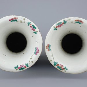 Une paire de grands vases en porcelaine de Chine famille, 19ème — photo 5