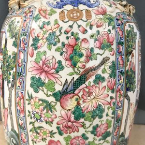 Une paire de grands vases en porcelaine de Chine famille rose, 19ème — photo 30