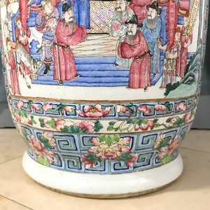 Une paire de grands vases en porcelaine de Chine famille rose, 19ème — photo 39