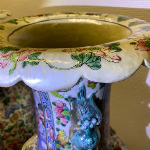 Une paire de grands vases en porcelaine de Chine famille rose, 19ème — photo 63