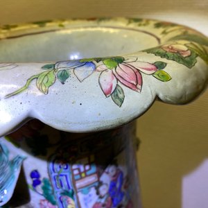 Une paire de grands vases en porcelaine de Chine famille rose, 19ème — photo 64