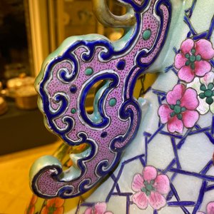 Une paire de grands vases en porcelaine de Chine famille rose, 19ème — photo 50