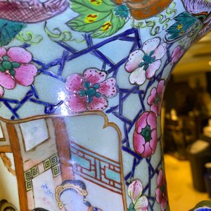 Une paire de grands vases en porcelaine de Chine famille rose, 19ème — photo 9