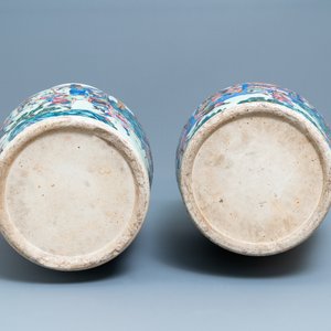 Une paire de grands vases en porcelaine de Chine famille rose à décor 'Wu Shuang Pu', 19ème — photo 7