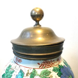Une paire de grands vases en porcelaine de Chine famille rose aux montures en bronze doré, 19ème — photo 16