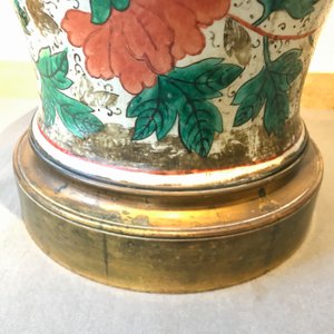 Une paire de grands vases en porcelaine de Chine famille rose aux montures en bronze doré, 19ème — photo 19