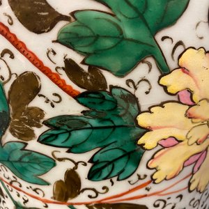 Une paire de grands vases en porcelaine de Chine famille rose aux montures en bronze doré, 19ème — photo 64
