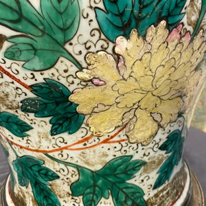 Une paire de grands vases en porcelaine de Chine famille rose aux montures en bronze doré, 19ème — photo 78