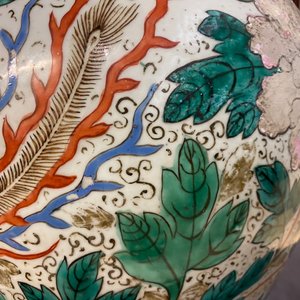 Une paire de grands vases en porcelaine de Chine famille rose aux montures en bronze doré, 19ème — photo 80