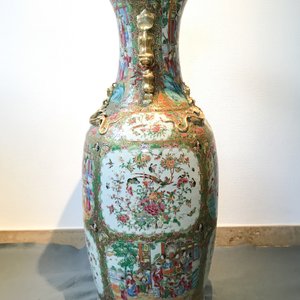 Une paire de grands vases en porcelaine de Chine famille rose de Canton, 19ème — photo 19