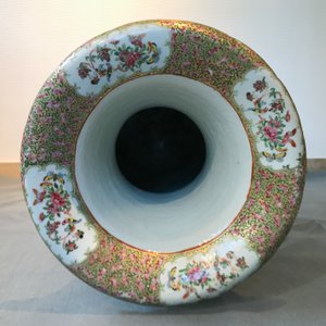 Une paire de grands vases en porcelaine de Chine famille rose de Canton, 19ème — photo 23