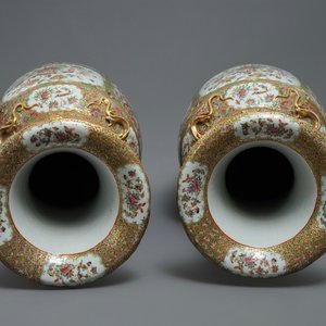 Une paire de grands vases en porcelaine de Chine famille rose de Canton, 19ème — photo 5