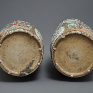 Une paire de grands vases en porcelaine de Chine famille rose de Canton, 19ème — photo 6