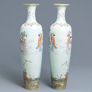 Une paire de grands vases en porcelaine de Chine famille rose, République, 20ème — photo 3