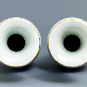 Une paire de grands vases en porcelaine de Chine famille rose, République, 20ème — photo 6